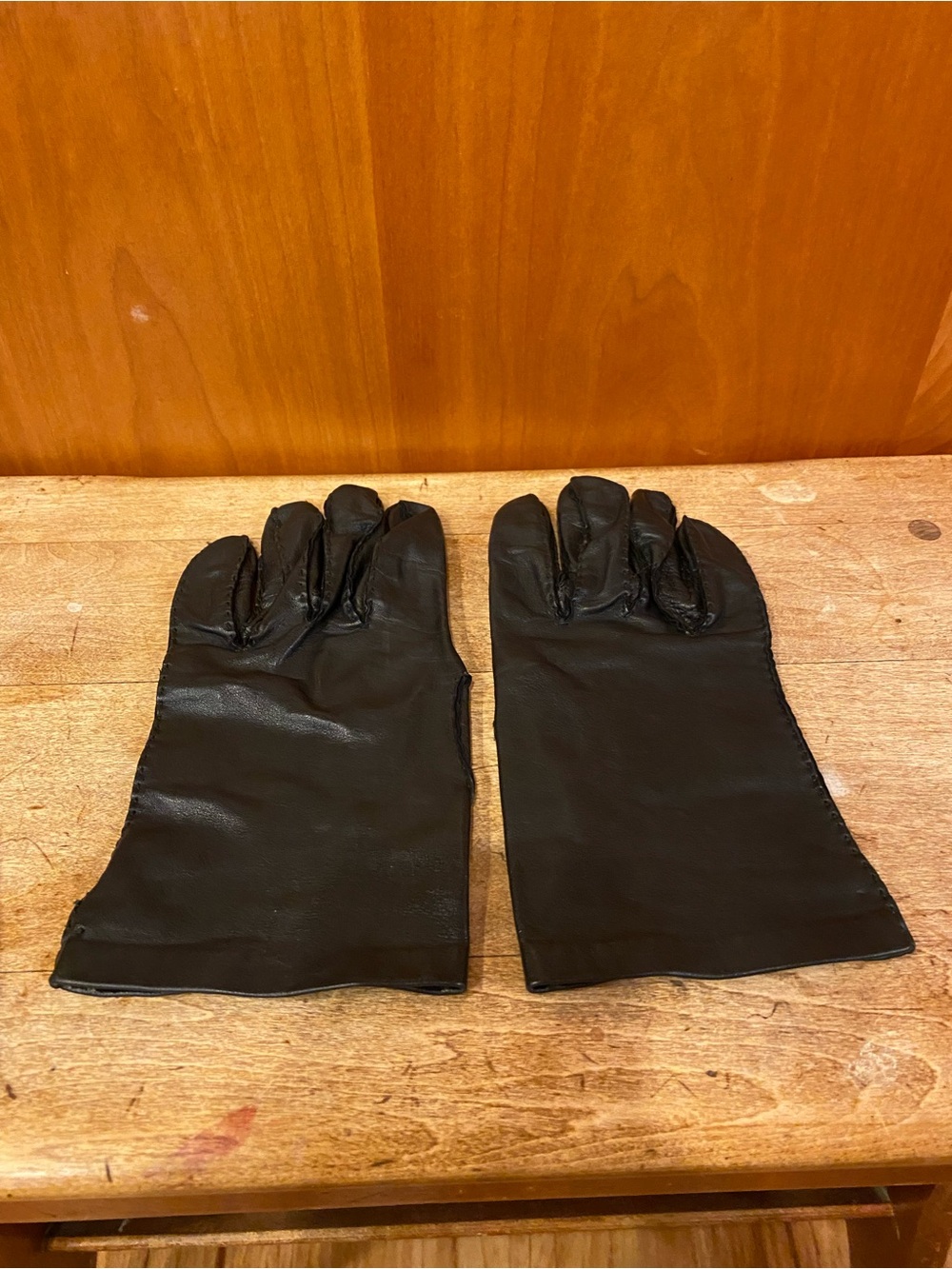Bloomingdales Black Men’s Leather Lightweight Gloves